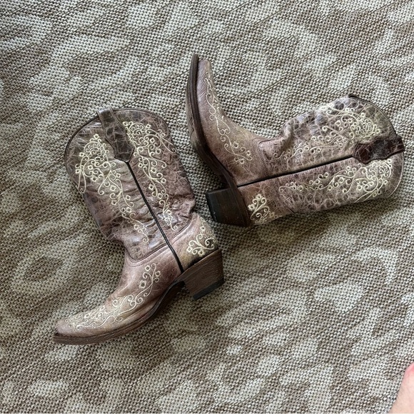 Corral Teens Crater with Bone Embroidery Western Cowboy Boots, Snip Toe, Size 4 - Picture 6 of 9